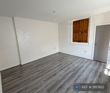 3 bedroom penthouse to rent - Photo 2