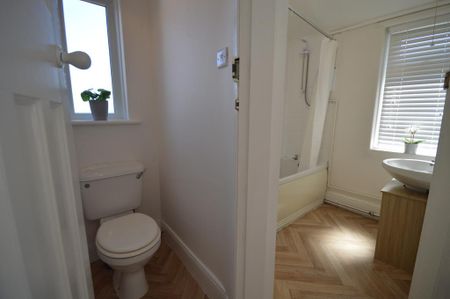 3 bedroom flat to rent - Photo 3