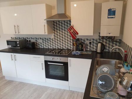 1 bedroom in a house share to rent - Photo 4