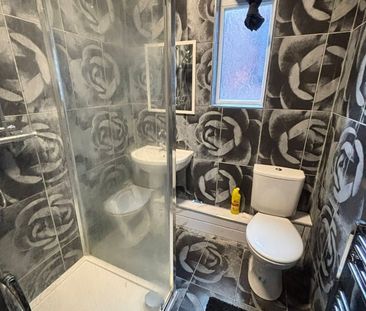 Room in a Shared Flat, Ashley Lane, M9 - Photo 1