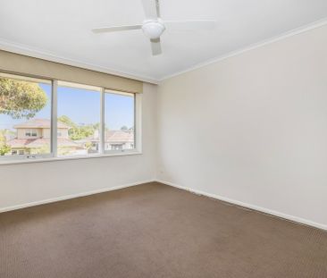 2/10 Elm Grove, Mckinnon - Photo 2