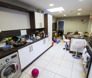 6 bedroom house to rent - Photo 4