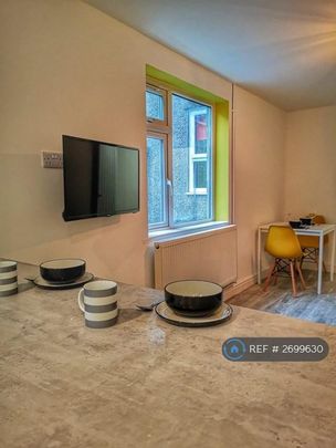 2 bedroom flat to rent - Photo 1