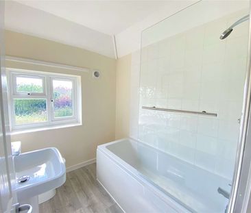 A well presented family home located in vibrant Ditton. - Photo 3