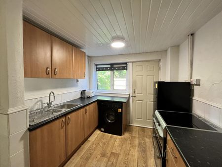 2 bedroom semi-detached house to rent - Photo 4