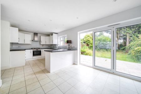 4 bedroom detached house to rent - Photo 4