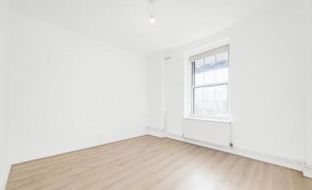 3 bedroom flat to rent - Photo 4
