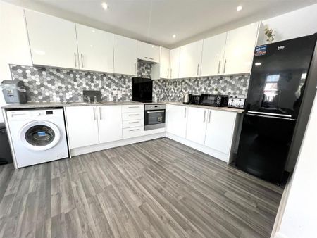 3 bedroom apartment to rent - Photo 5