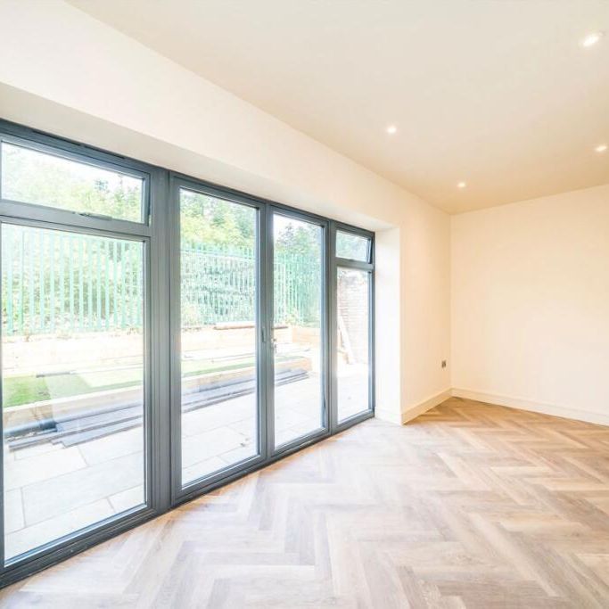 2 bedroom end of terrace house to rent - Photo 1