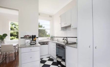 STUNNING TWO BEDROOM APARTMENT OPPOSITE REDLEAF BEACH WITH PARKING - Photo 5