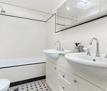 Charming Victorian Haven with Style - Photo 3