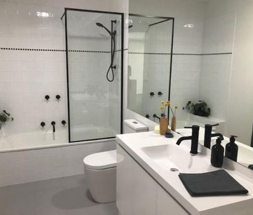 2D Lambeth Pl, St Kilda - Photo 1