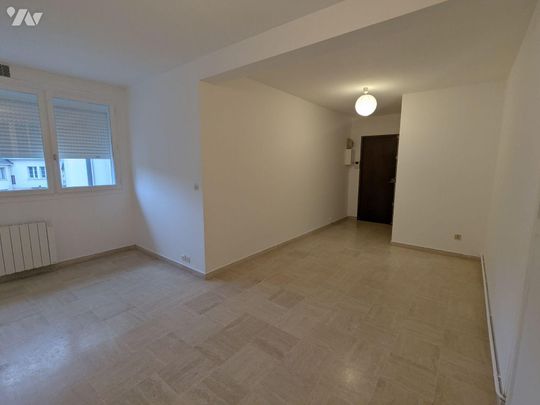 Situé en plein centre-ville de Nogent-le-Rotrou (28400), cet appartement de 2 pièces d'environ... - Photo 1