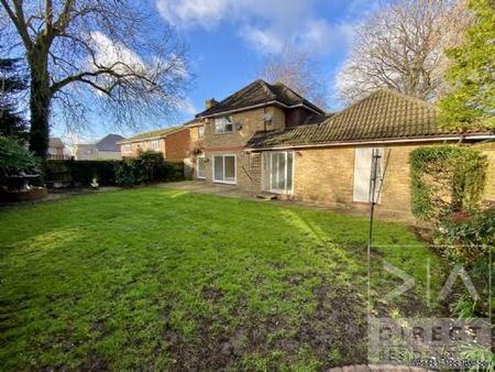 5 bedroom property to rent in Epsom - Photo 2