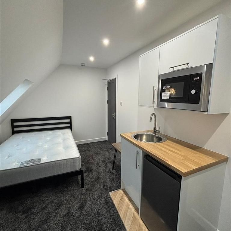 1 bedroom in a house share to rent - Photo 1