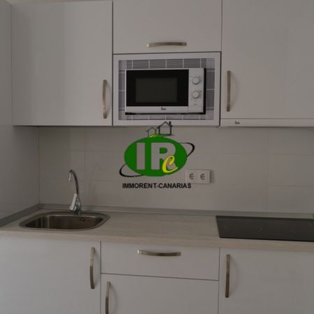 Renovated 1-bedroom bungalow on 2 levels, terrace fenced - Photo 4