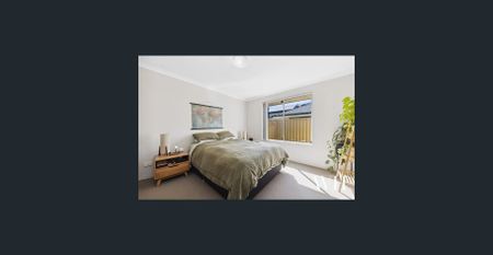 EASY LIVING & CLOSE TO BEACH & FREO - Photo 3