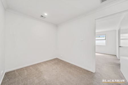 7/27 Yass Road, Queanbeyan NSW 2620 - Townhouse For Rent | Domain - Photo 5