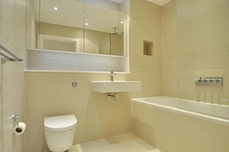 Bridgeman House, Pump House Crescent, Brentford, TW8 0FX - Photo 4