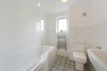 2 Bed Flat, Rushey Green, SE6 - Photo 5