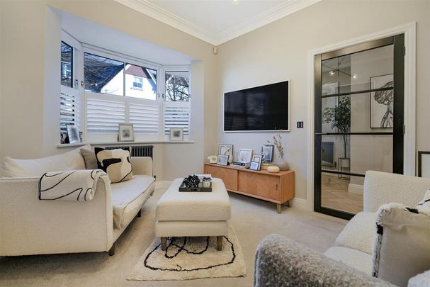 4 bedroom end of terrace house to rent - Photo 1