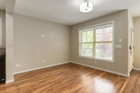 - 3 Bedroom at West Townes - Photo 4