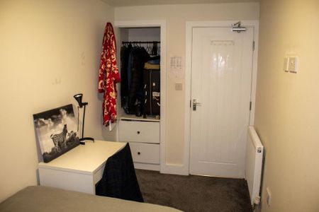 4 bedroom flat to rent - Photo 5