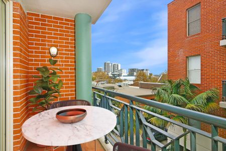 40/13 Ernest Street, Crows Nest - Photo 2