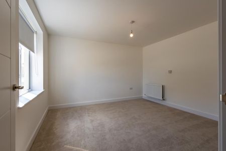 5 bedroom semi-detached house to rent - Photo 2