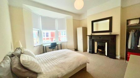 3 bedroom flat to rent - Photo 5