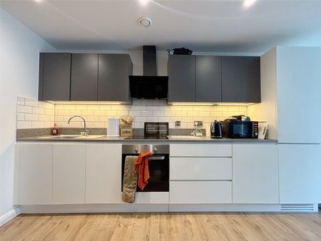 Farnborough Road, Farnborough, Hampshire, GU14 - Photo 4