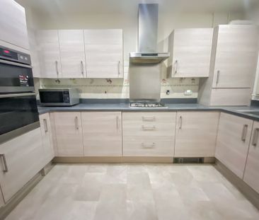 3 bed terraced house to rent in Denton Way, Langley, SL3 - Photo 2