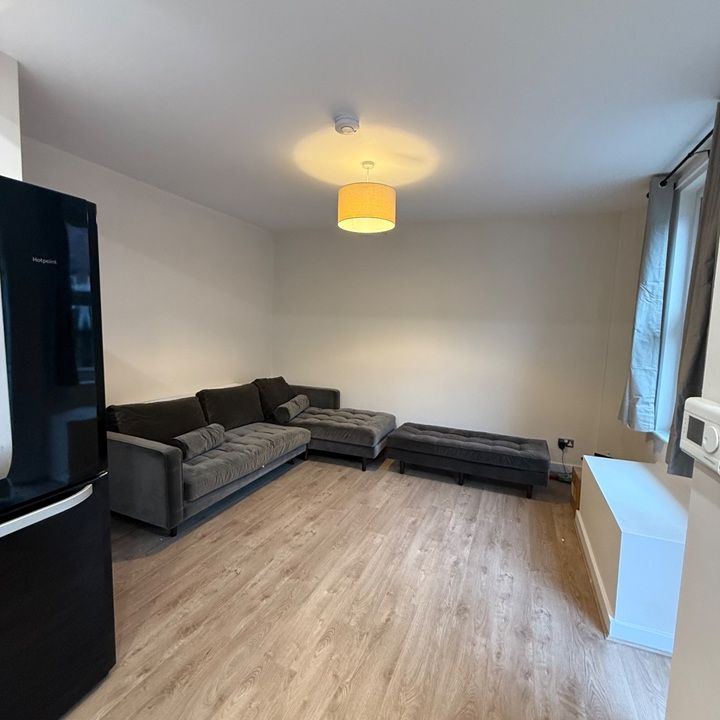 3 Bed Terraced House, Highbury Terrace, LS6 - Photo 1