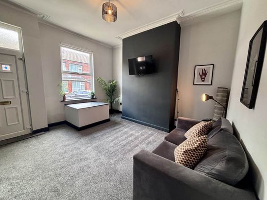 Cross Henley Road, Bramley, Leeds - Photo 1