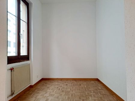 YVERDON 10, Appartement de 4.5 pièces entièrement rénové - Photo 4