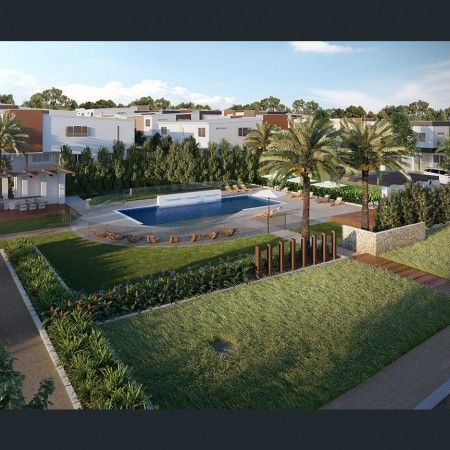 4 Bedroom Townhouse - Photo 1