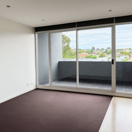 Light, Lifestyle, and Location — Richmond’s Best Awaits - Photo 3