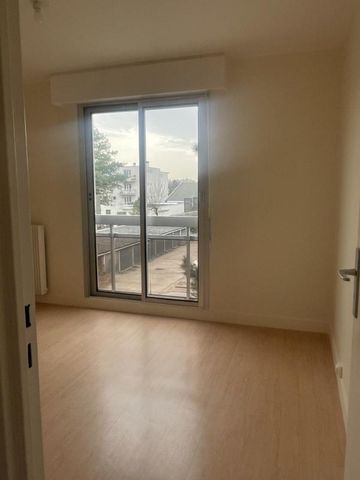 Location Appartement 5 pièces 99m² ST MAUR DES FOSSES 94100 - Photo 2