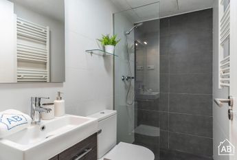 Modern 2-Bedroom Apartment in Poblenou with Balcony