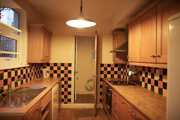 4 bedroom terraced house to rent - Photo 1