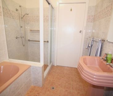 Three Bedroom Family Home - Photo 5