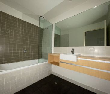 Modern Apartment for Rent – Prime North Melbourne Location! - Photo 6