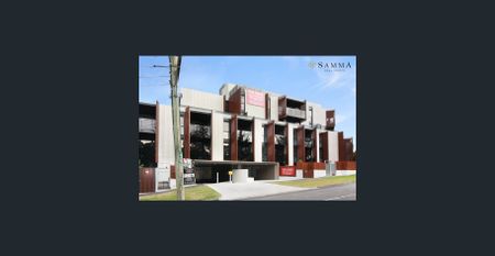 Sun-Filled Two-Bedroom Apartment with Private Courtyard & Premium Building Amenities in Prime Location - Photo 3