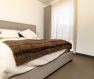 Warm and Inviting St Vincents Ave Beauty - Photo 3