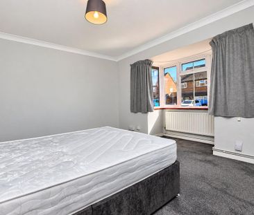 4 bedroom semi-detached house to rent - Photo 1