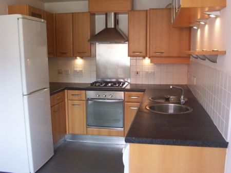 3 bedroom semi-detached house to rent - Photo 2