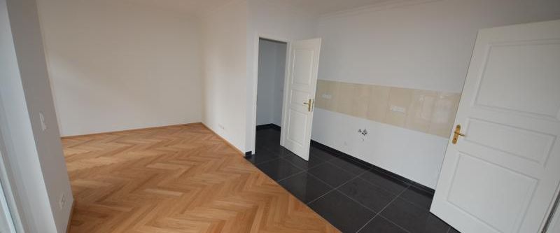 Sanierter Altbau mit Fußbodenheizung, Loggia und Parkett! - Foto 1
