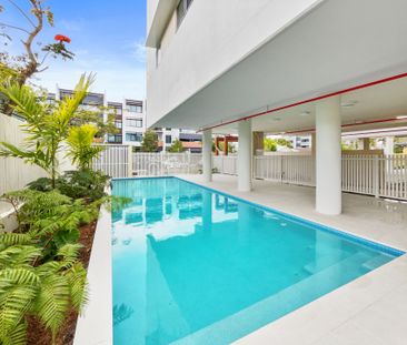 Stunning Apartment Only a Stones Throw to Everything! - Photo 6