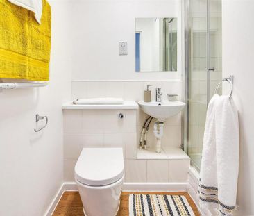 1 bedroom in a flat share to rent - Photo 5