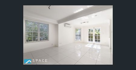 Private & modern townhouse - Photo 5